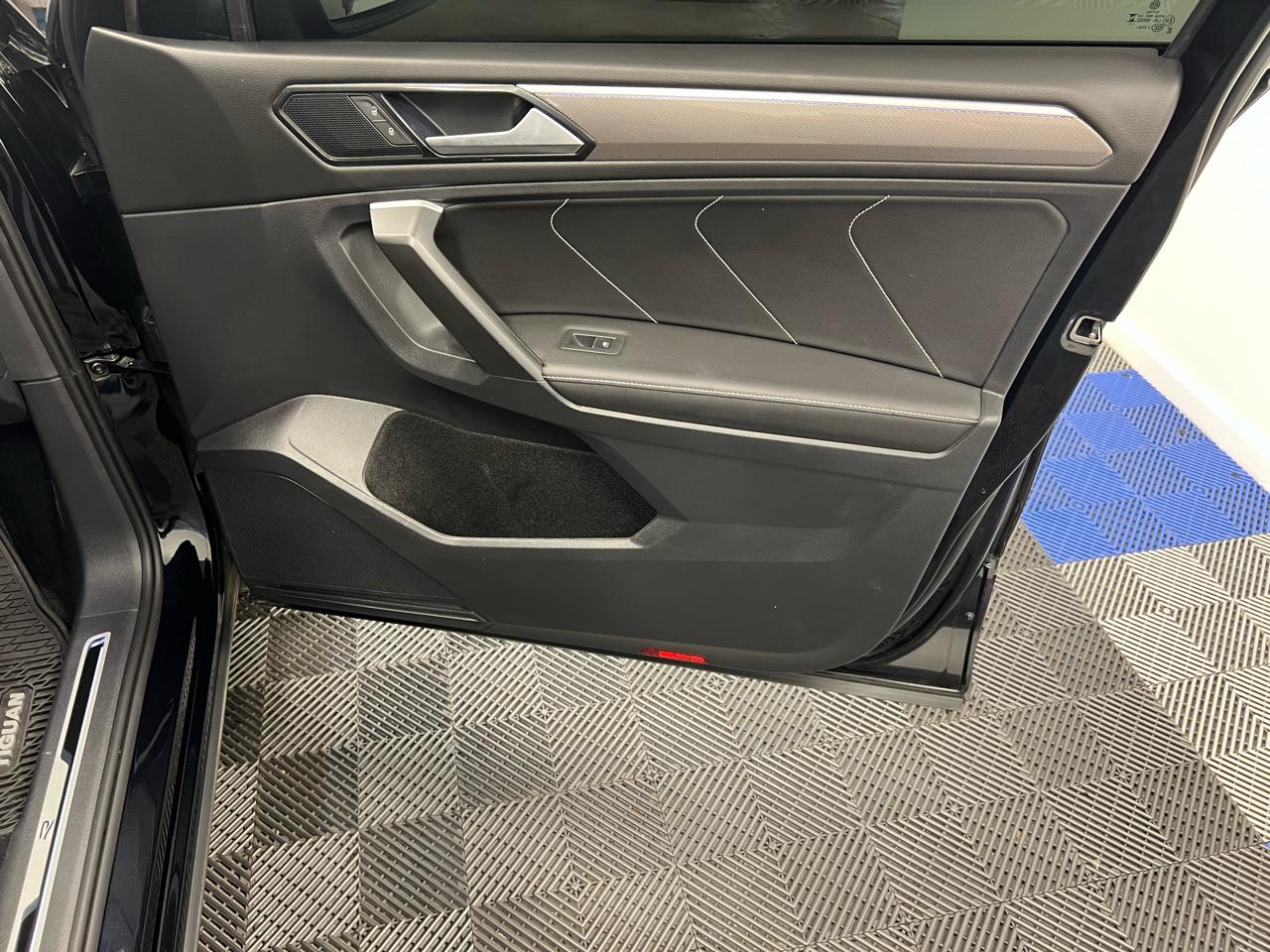 Volkswagen Tiguan 2.0T SE R-Line Black FWD 2023