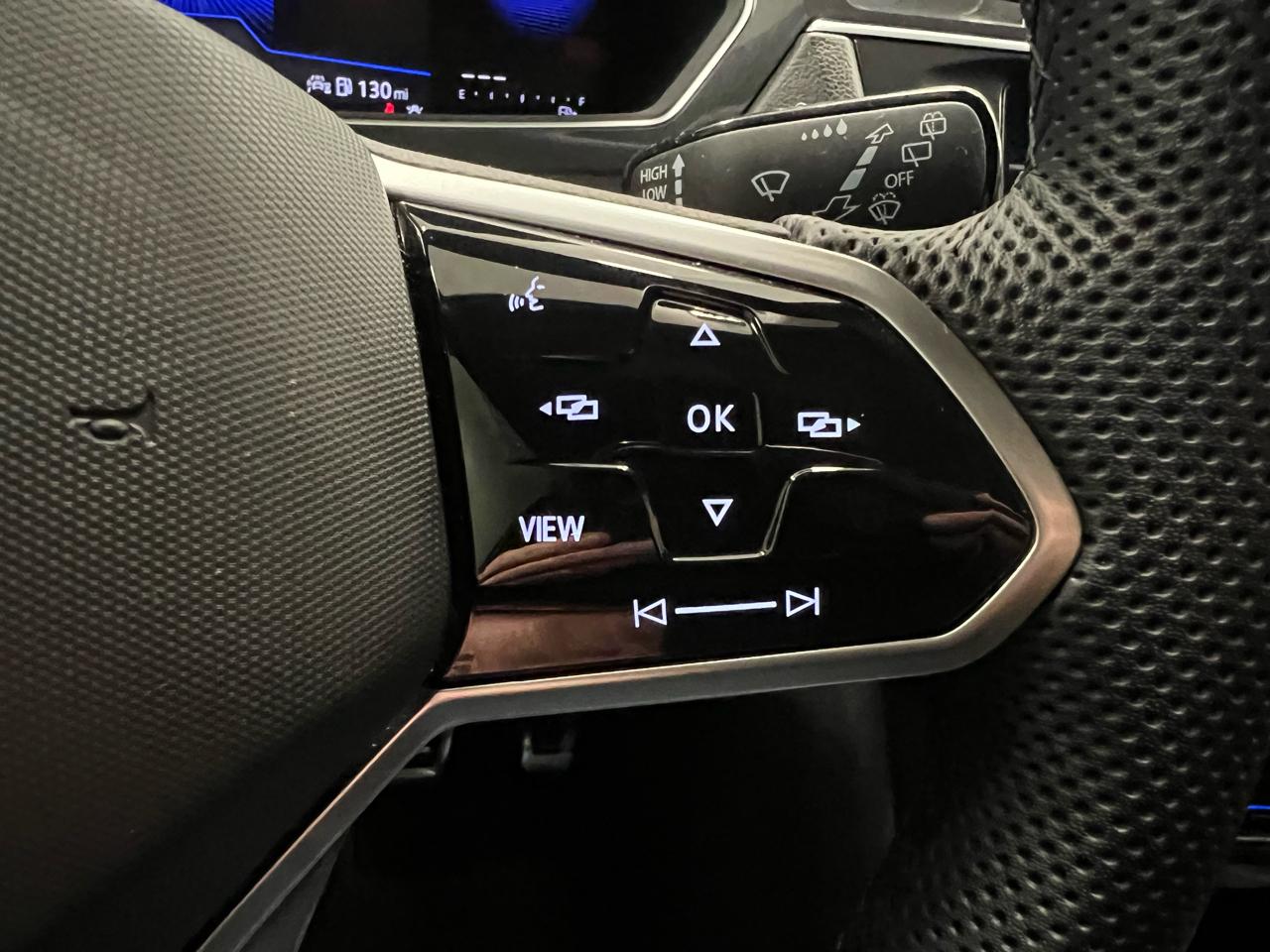 Volkswagen Tiguan 2.0T SE R-Line Black FWD 2023