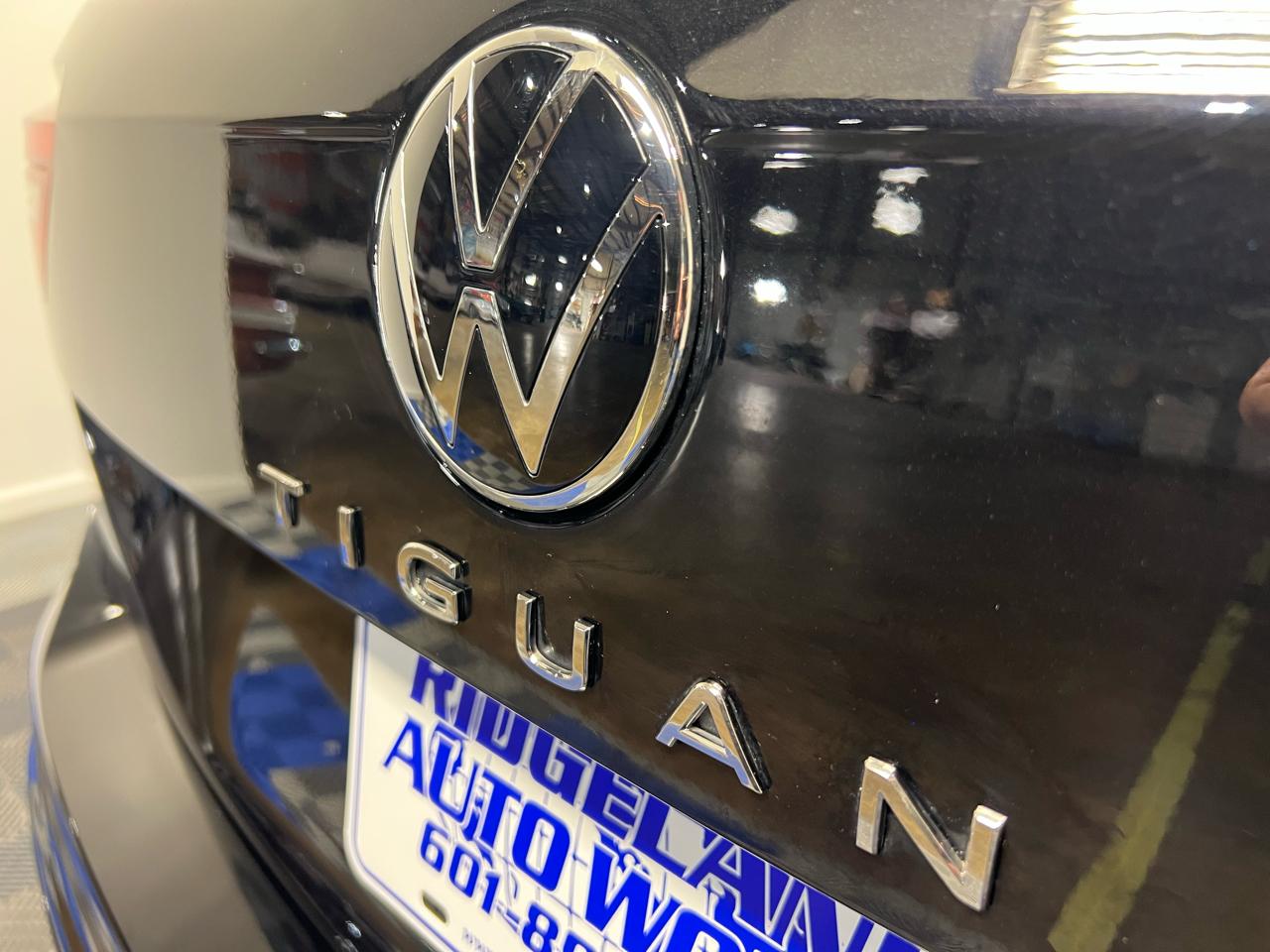 Volkswagen Tiguan 2.0T SE R-Line Black FWD 2023