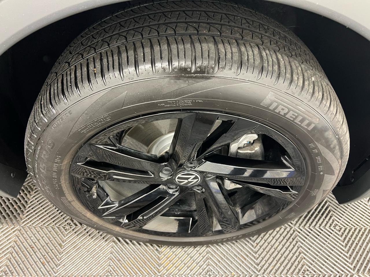 Volkswagen Tiguan 2.0T SE R-Line Black FWD 2023