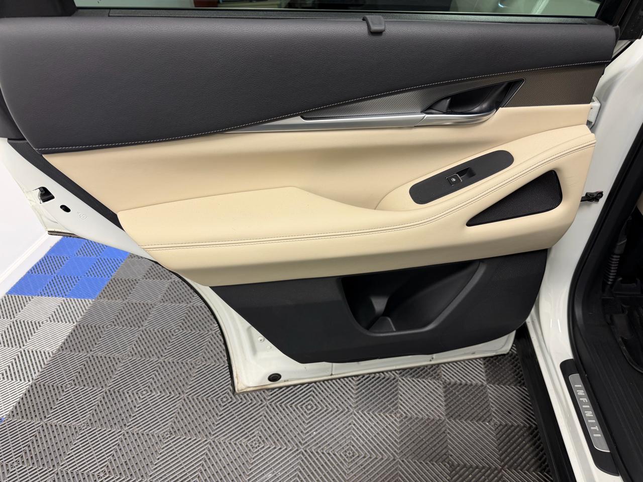 Infiniti QX60 LUXE FWD 2023