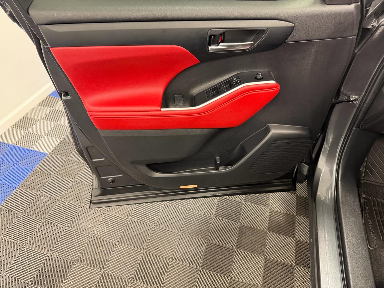 Toyota Highlander XSE 4D SUV FWD 2023