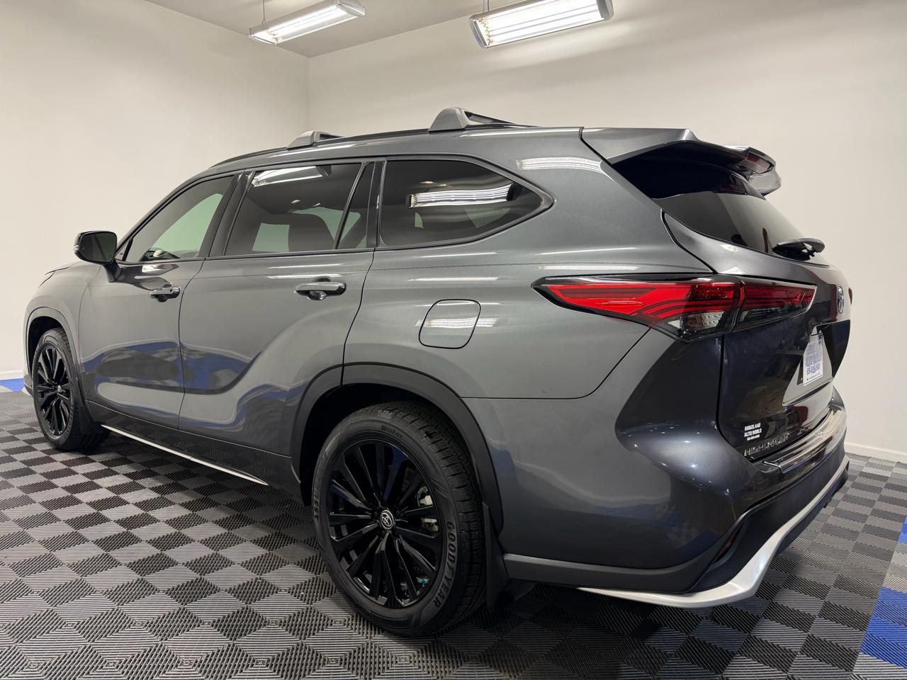 Toyota Highlander XSE 4D SUV FWD 2023