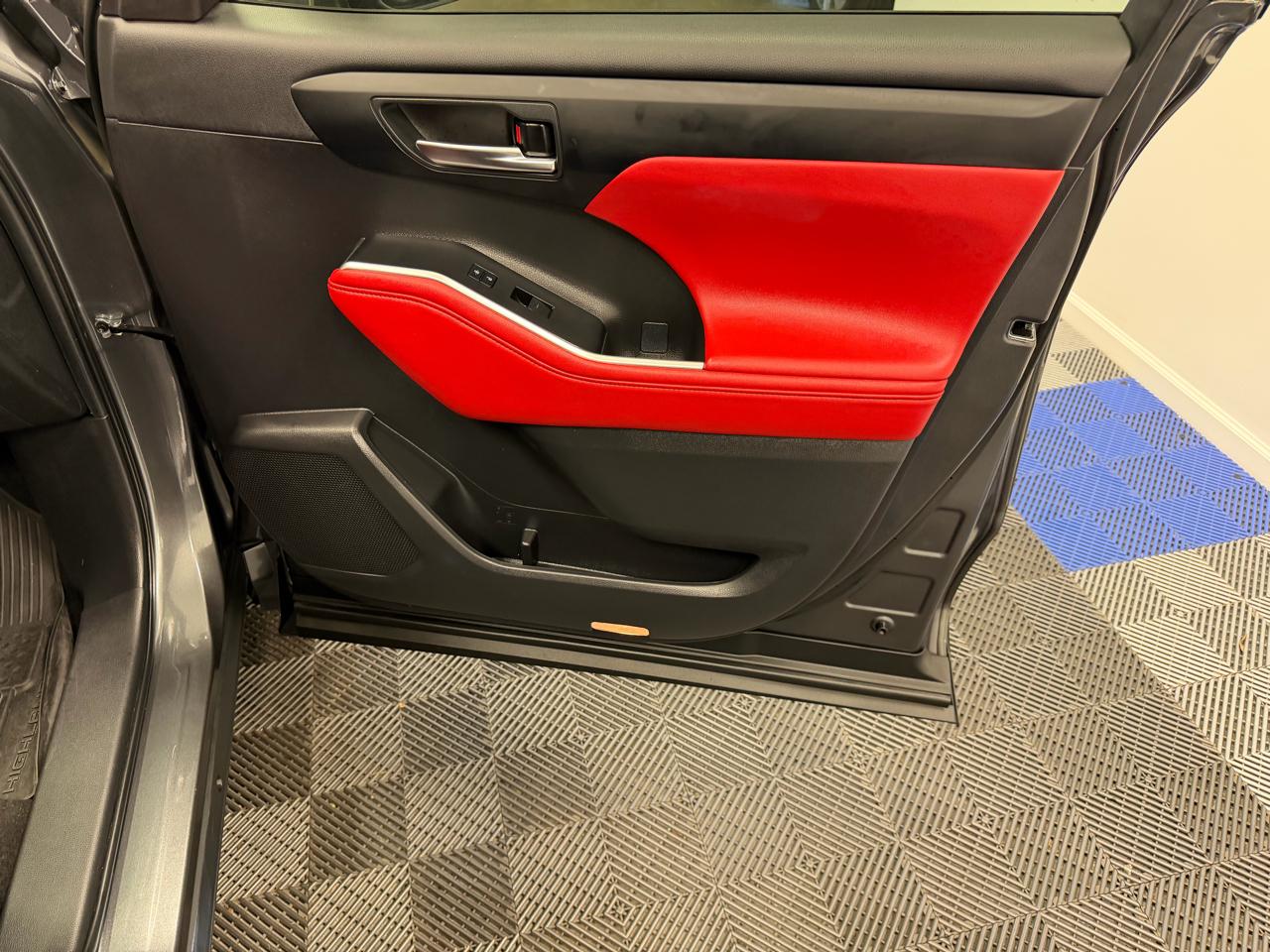 Toyota Highlander XSE 4D SUV FWD 2023