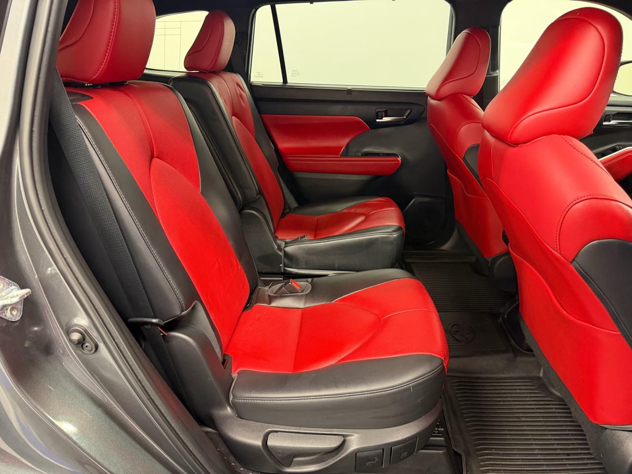 Toyota Highlander XSE 4D SUV FWD 2023