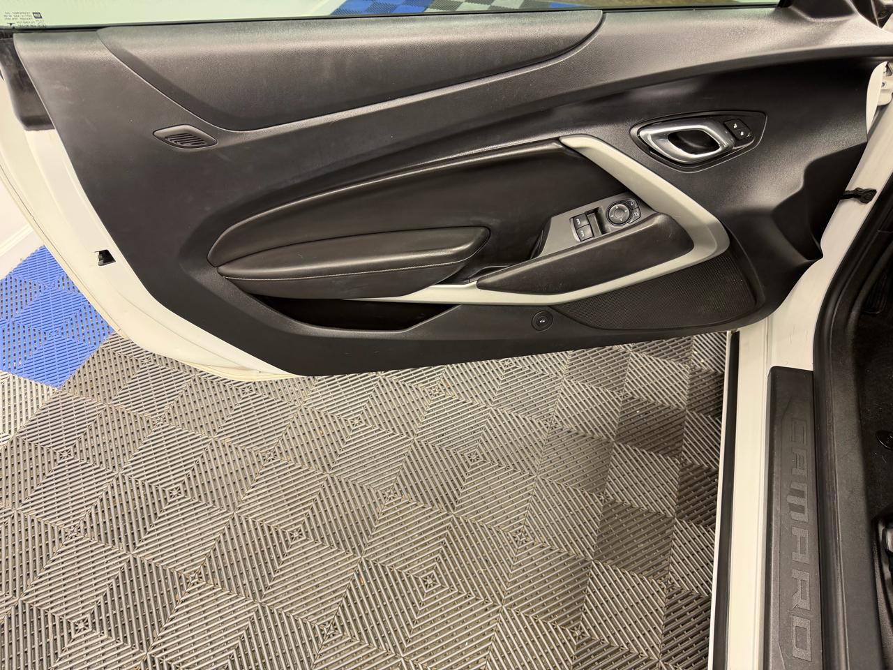 Chevrolet Camaro 2dr Coupe RS 2017