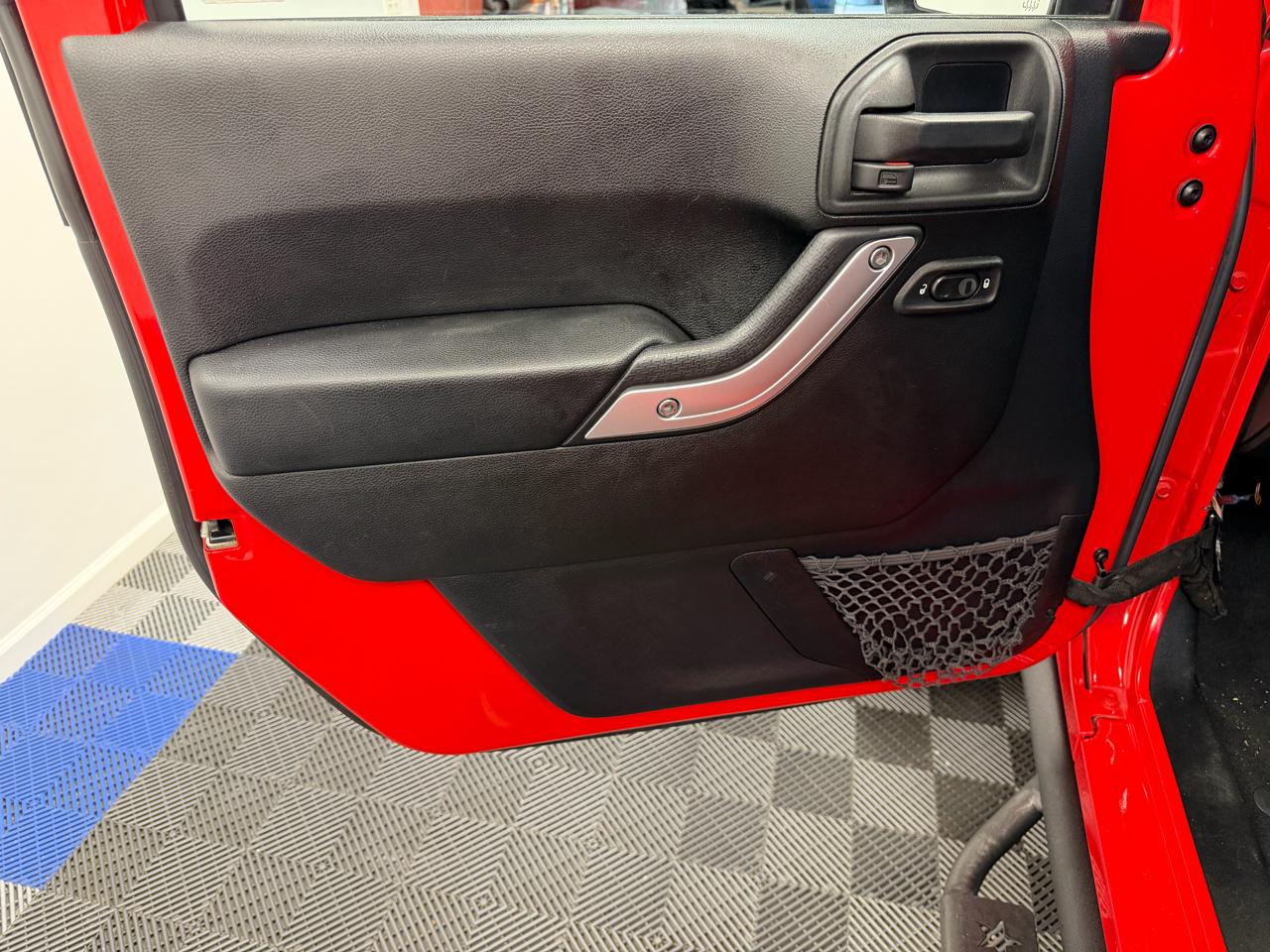 Jeep Wrangler Unlimited 4WD 4dr Sahara 2015