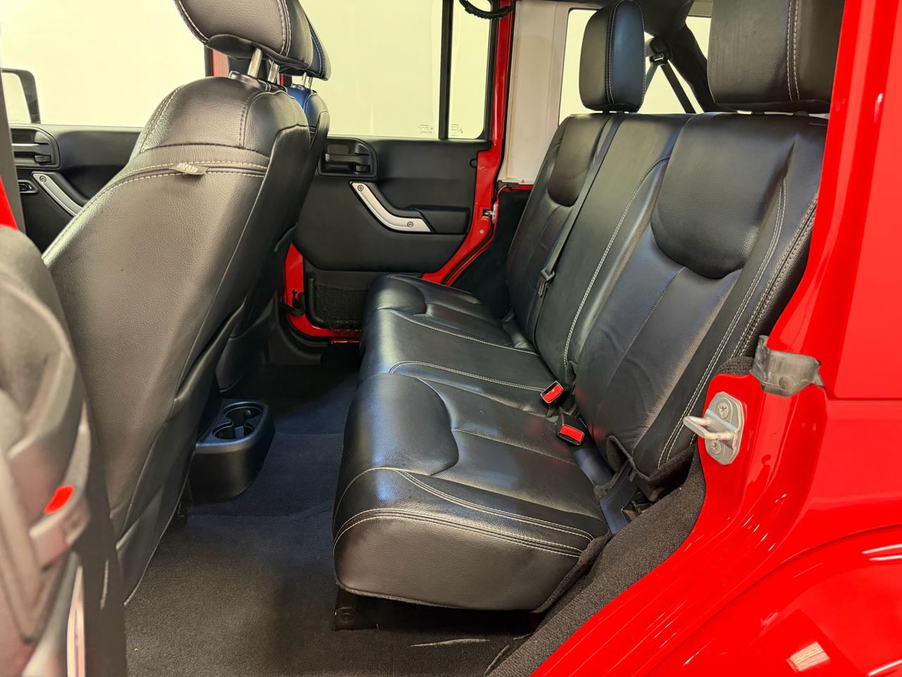 Jeep Wrangler Unlimited 4WD 4dr Sahara 2015