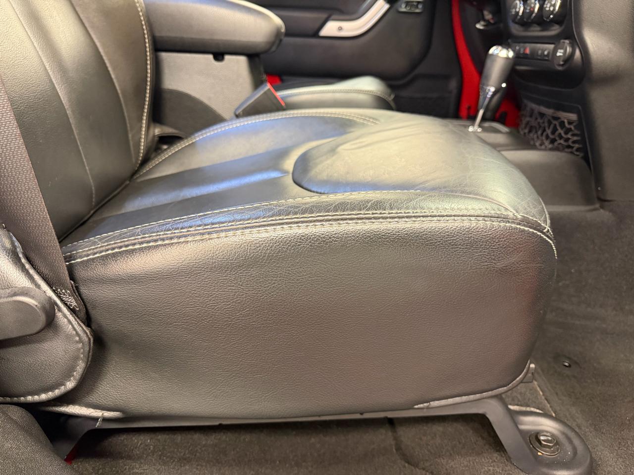 Jeep Wrangler Unlimited 4WD 4dr Sahara 2015