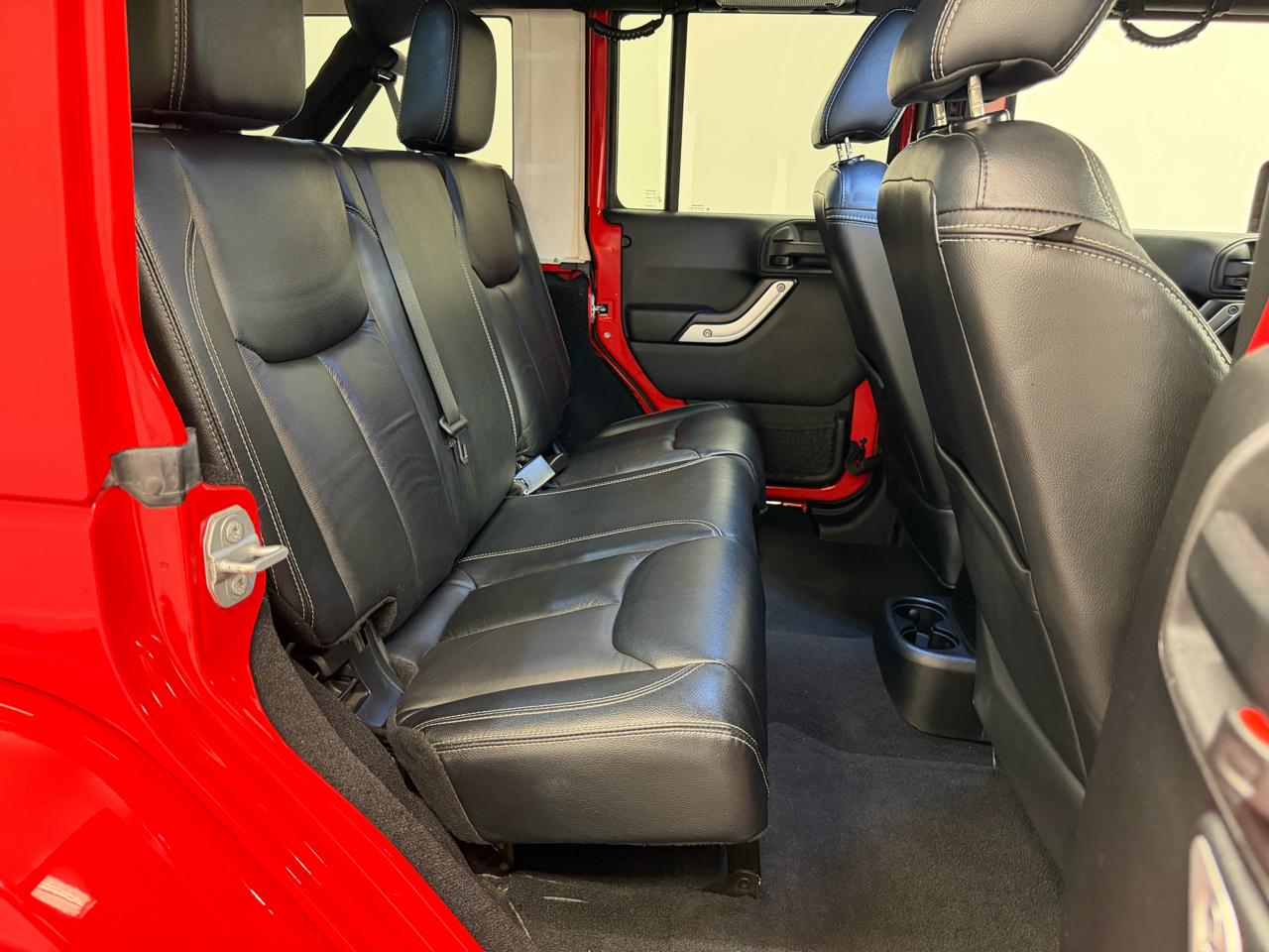 Jeep Wrangler Unlimited 4WD 4dr Sahara 2015