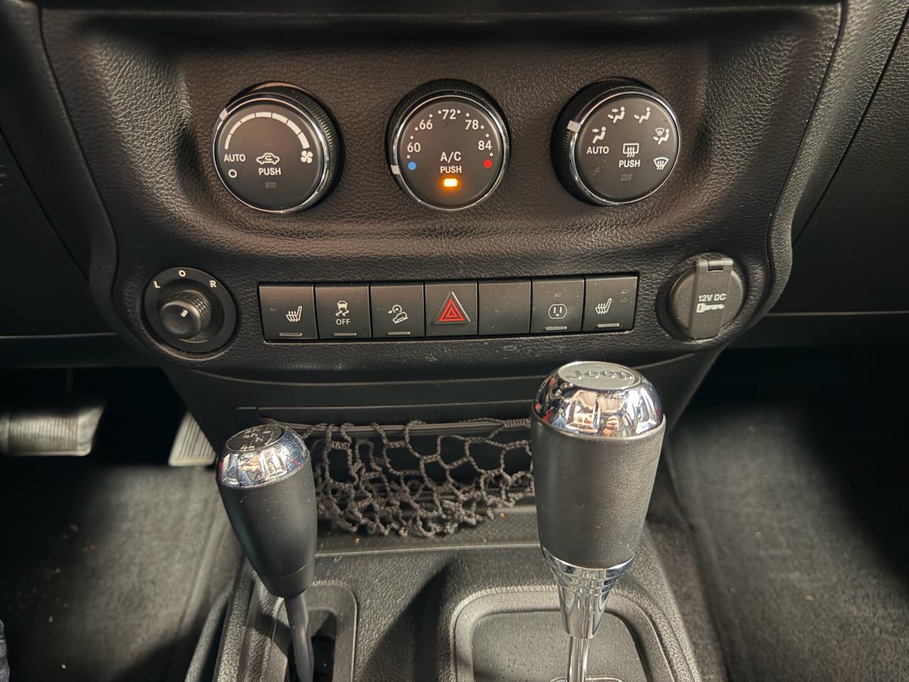 Jeep Wrangler Unlimited 4WD 4dr Sahara 2015