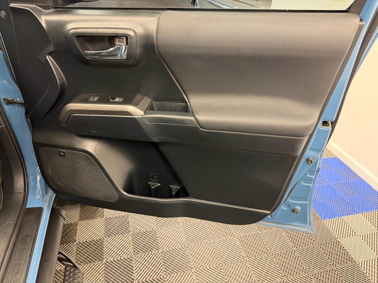 Toyota Tacoma Double Cab  2019