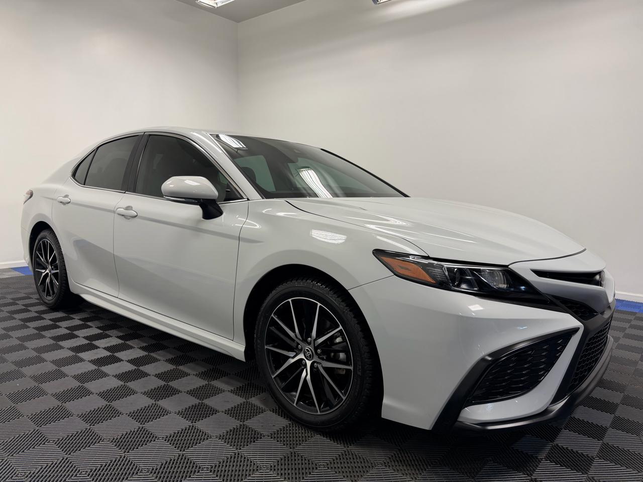 Toyota Camry SE Nightshade Auto (Natl) 2024
