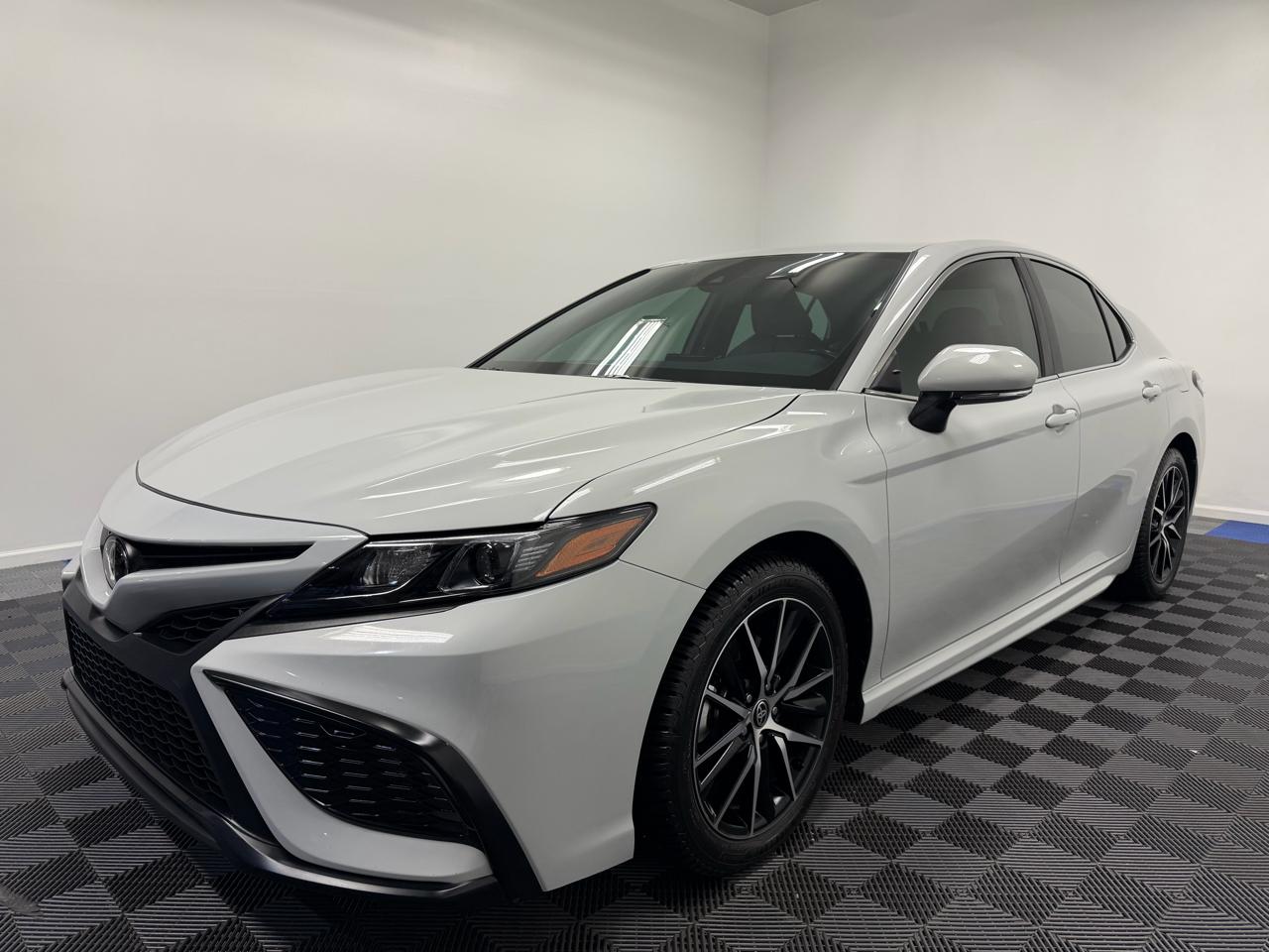 Toyota Camry SE Nightshade Auto (Natl) 2024