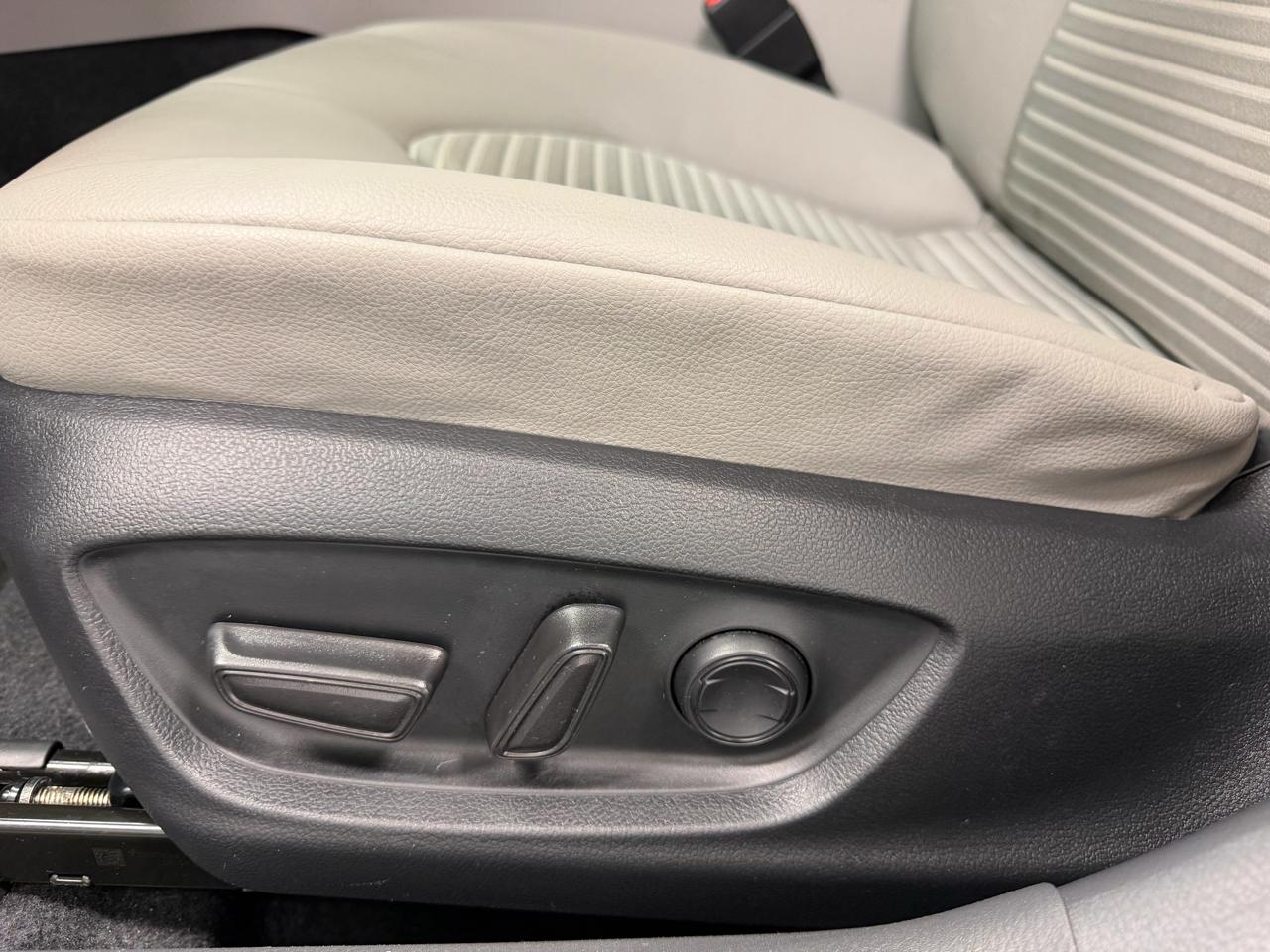 Toyota Camry SE Nightshade Auto (Natl) 2024