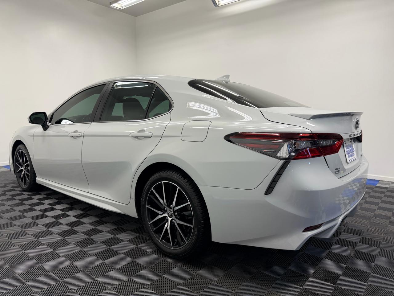 Toyota Camry SE Nightshade Auto (Natl) 2024