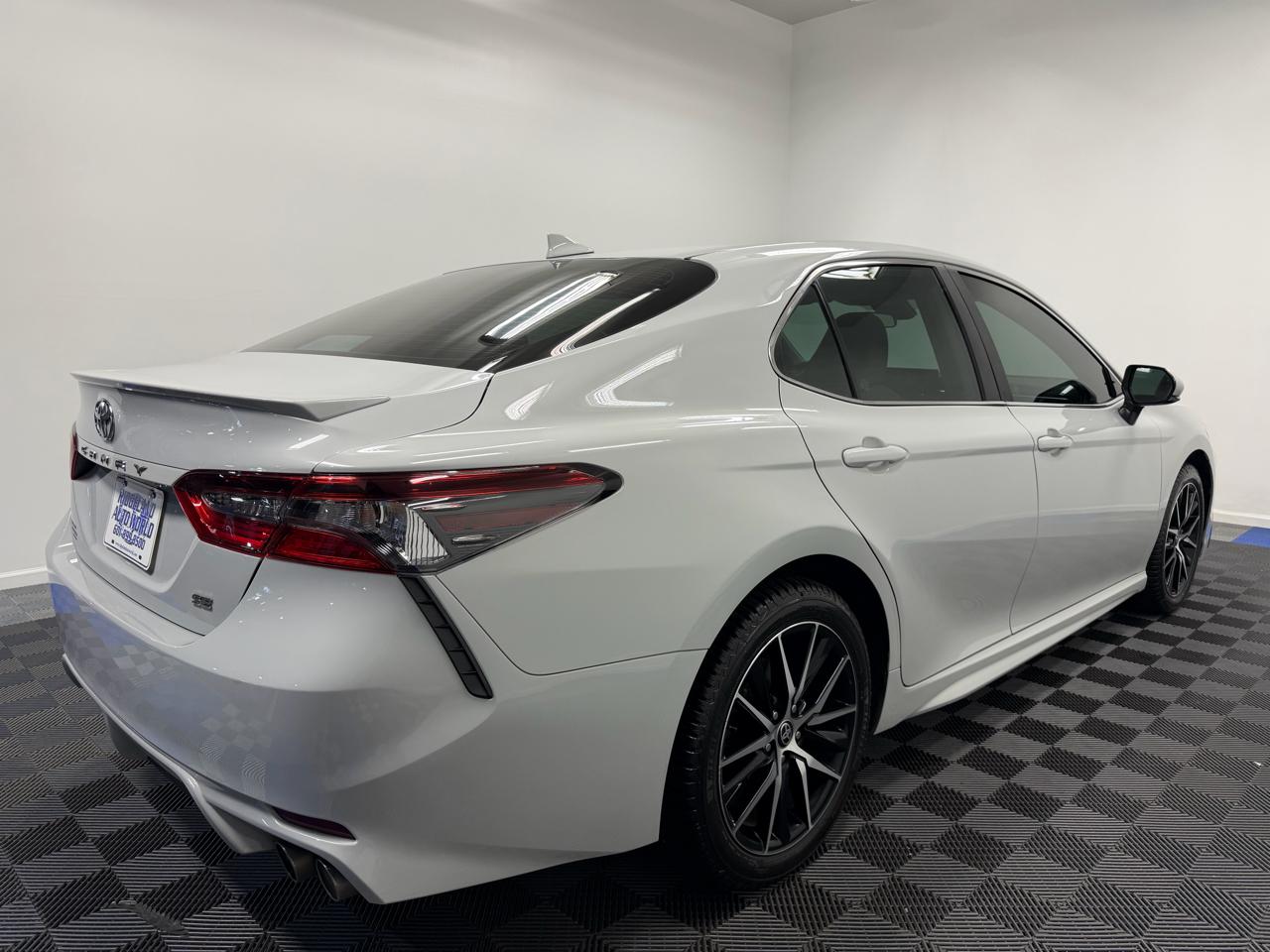 Toyota Camry SE Nightshade Auto (Natl) 2024