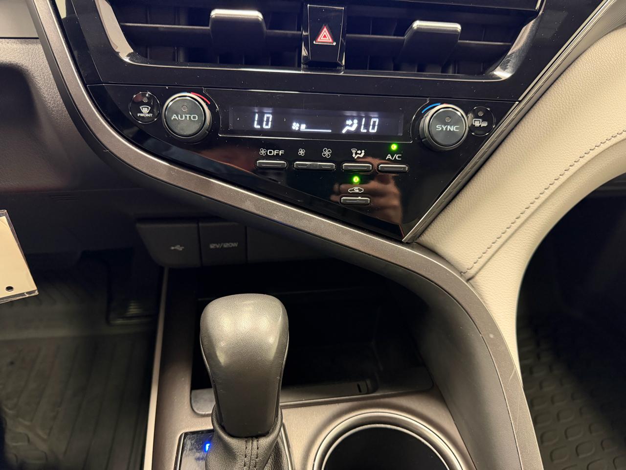 Toyota Camry SE Nightshade Auto (Natl) 2024