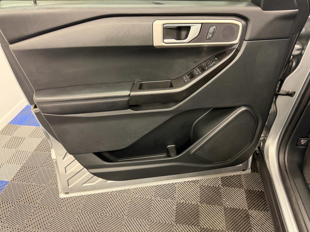 Ford Explorer Base 4WD 2021