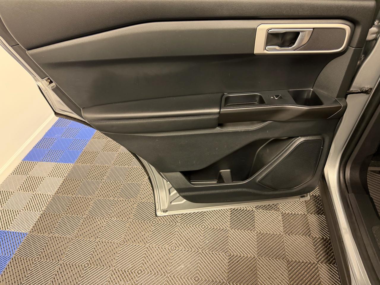 Ford Explorer Base 4WD 2021