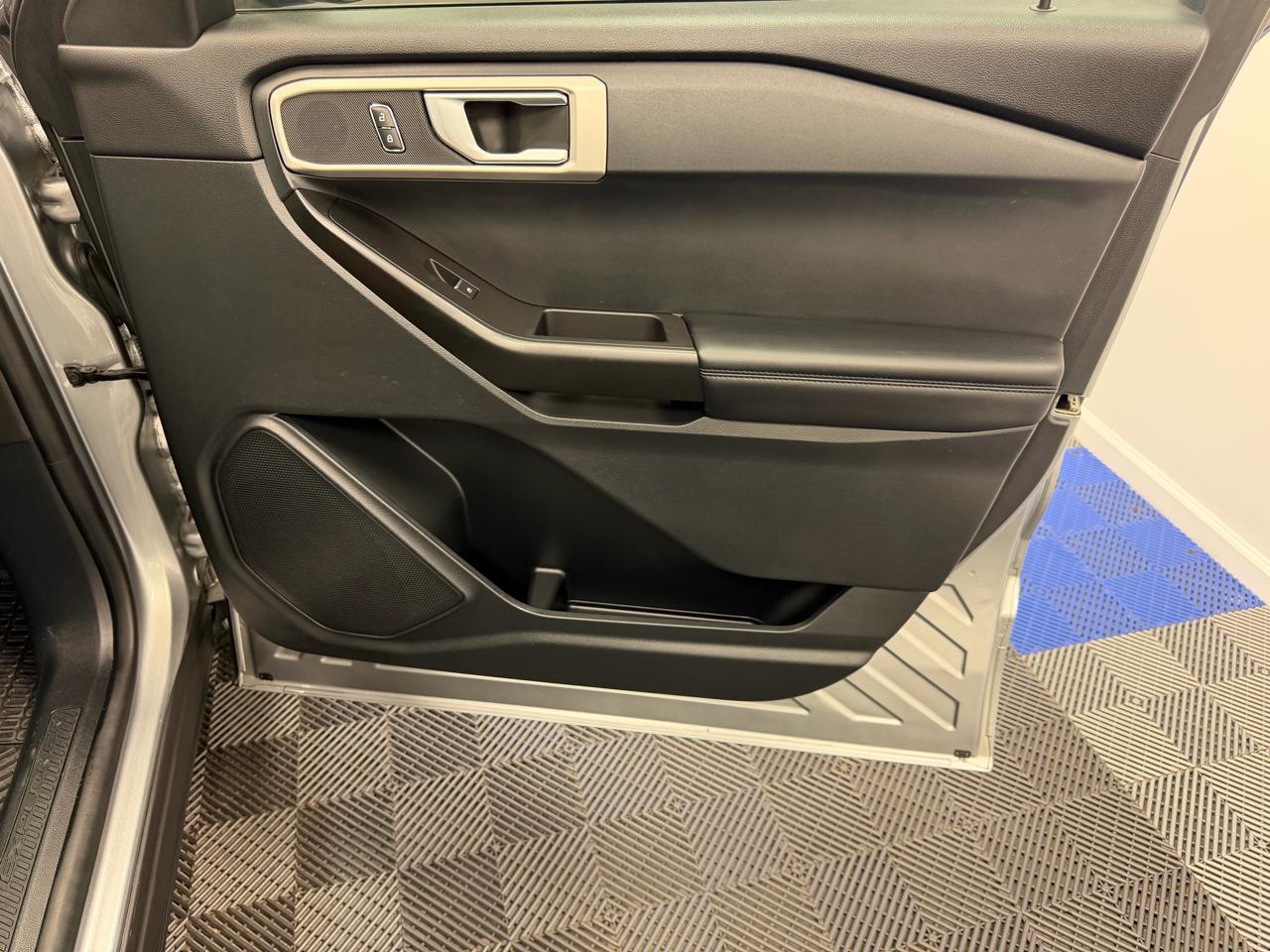 Ford Explorer Base 4WD 2021