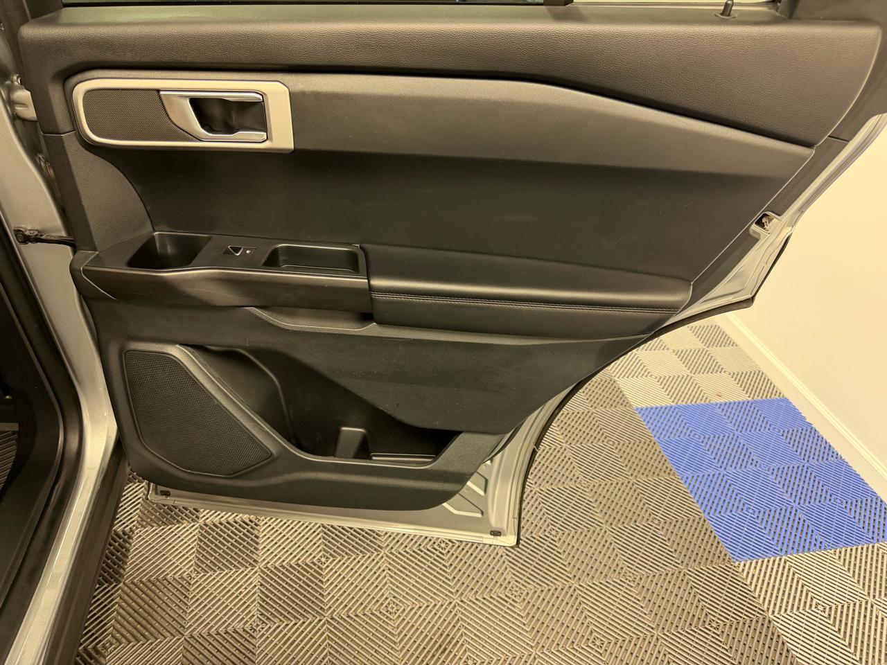 Ford Explorer Base 4WD 2021