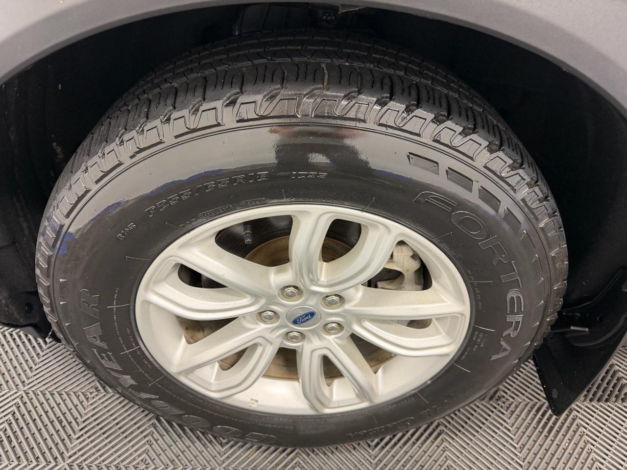 Ford Explorer Base 4WD 2021