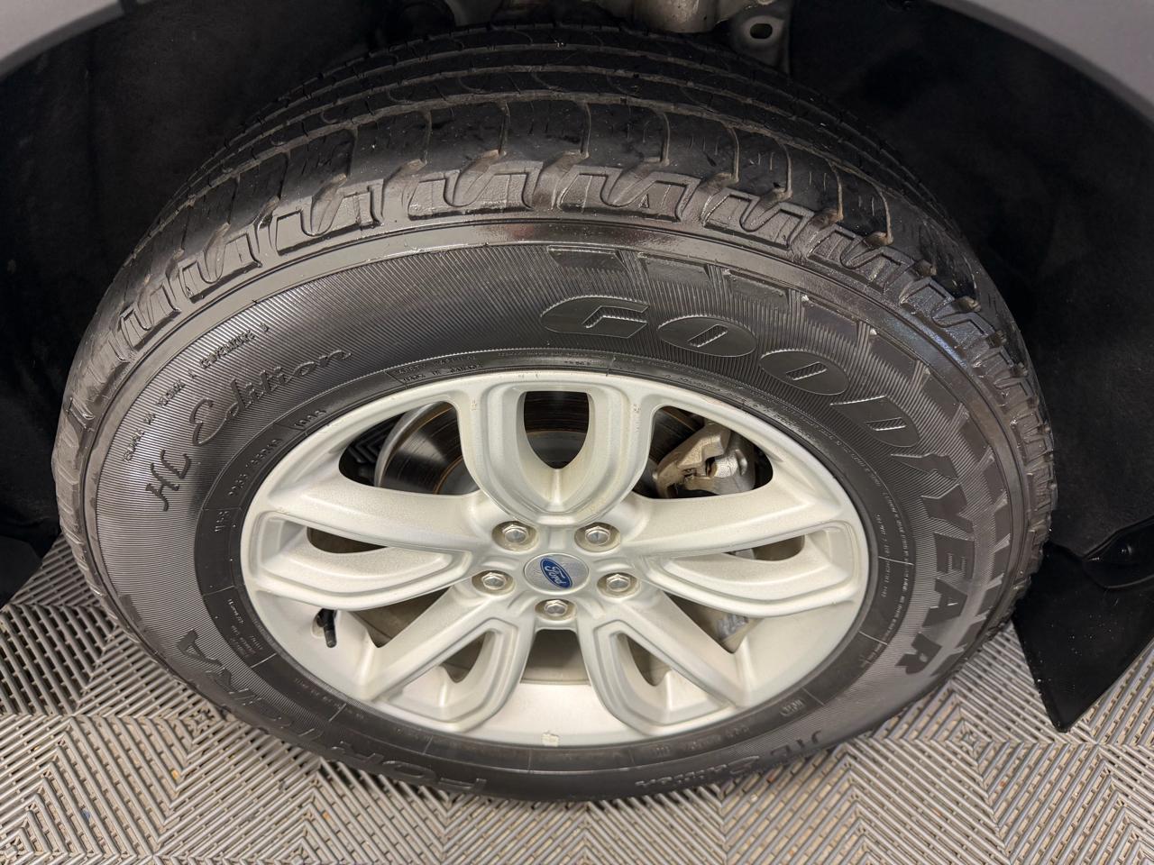 Ford Explorer Base 4WD 2021