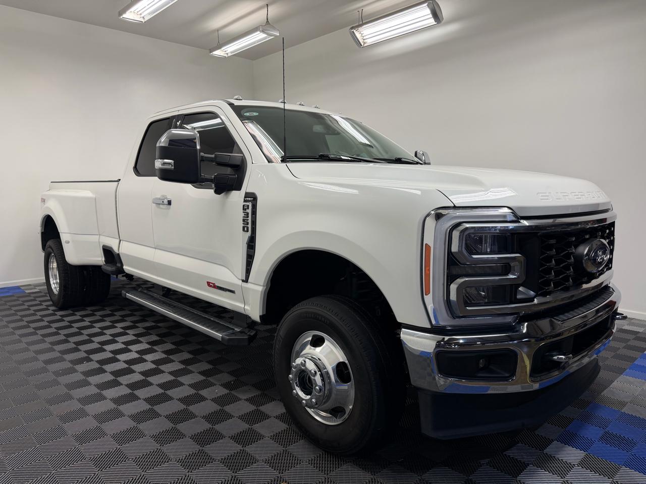 2023 Ford Super Duty F-350 DRW LARIAT 4WD SuperCab 8' Box