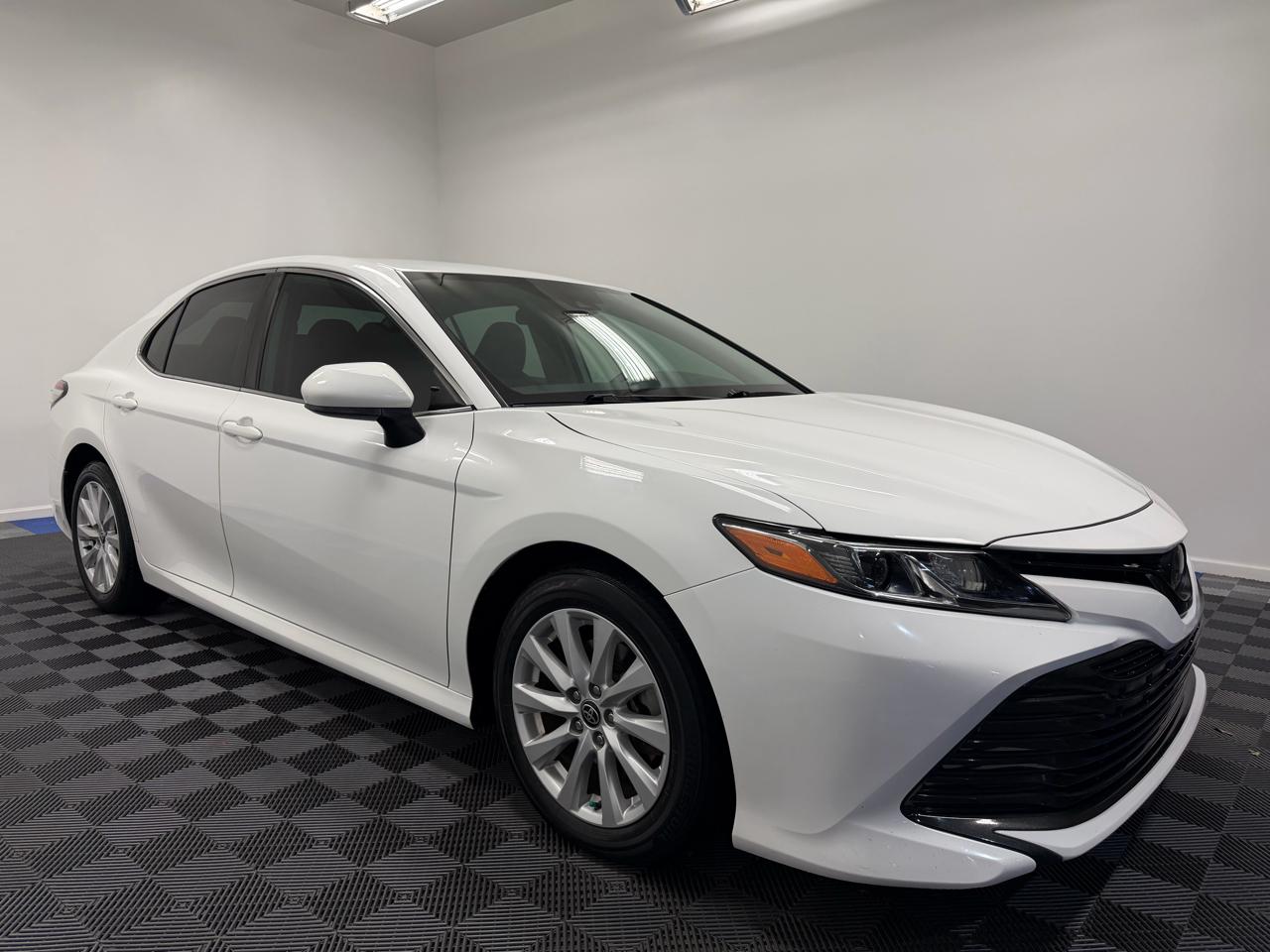 Toyota Camry LE Auto (Natl) 2020