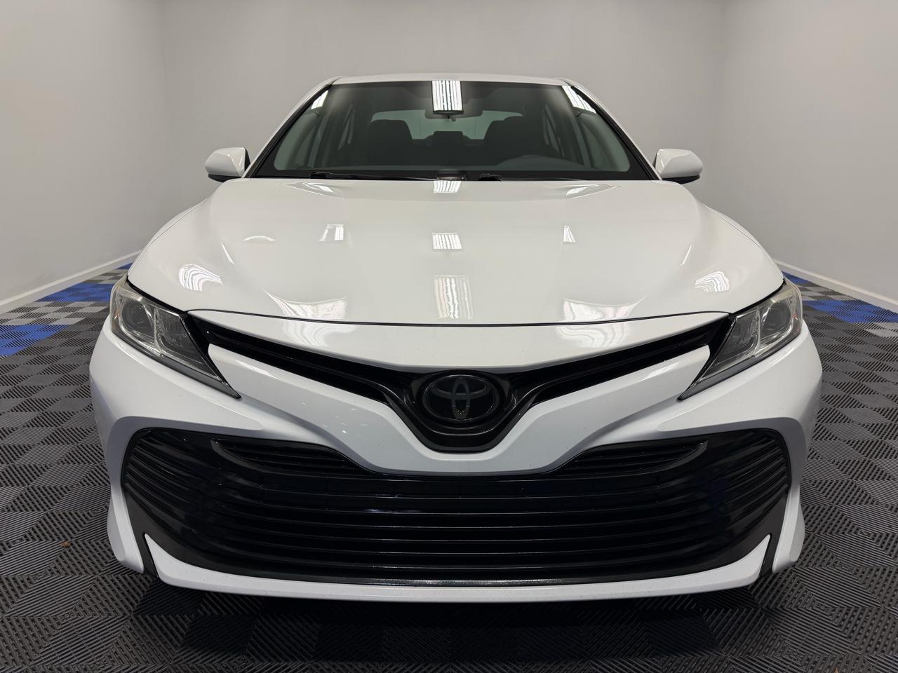 Toyota Camry LE Auto (Natl) 2020
