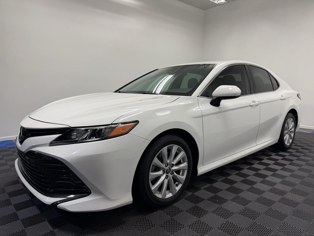 Toyota Camry LE Auto (Natl) 2020