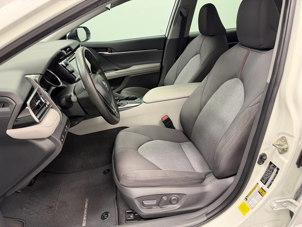Toyota Camry LE Auto (Natl) 2020