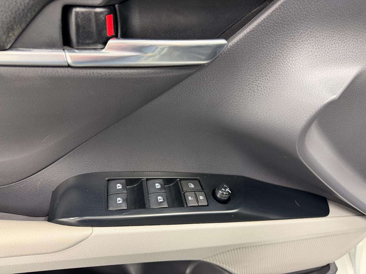 Toyota Camry LE Auto (Natl) 2020
