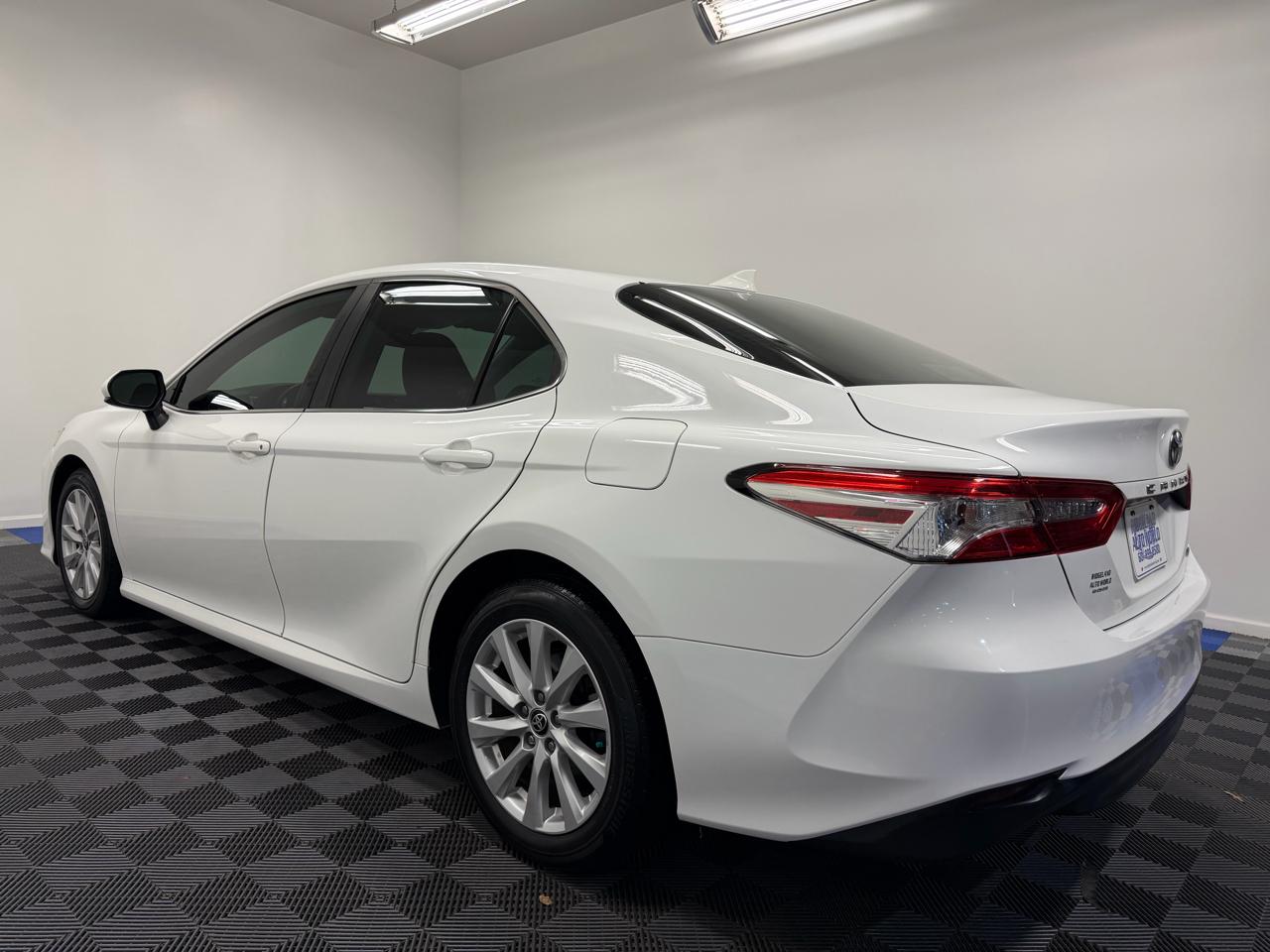 Toyota Camry LE Auto (Natl) 2020