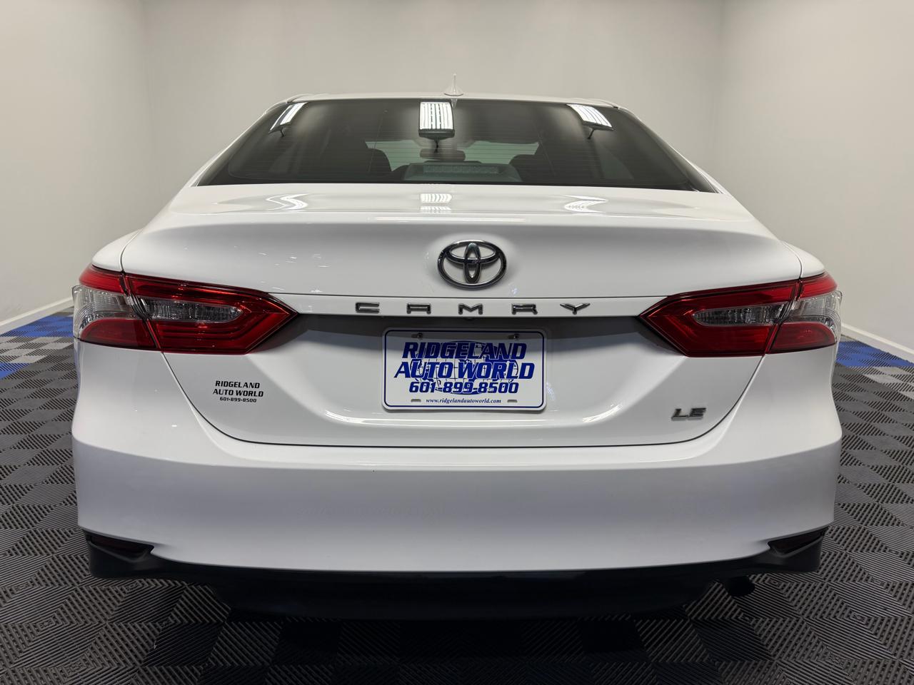 Toyota Camry LE Auto (Natl) 2020