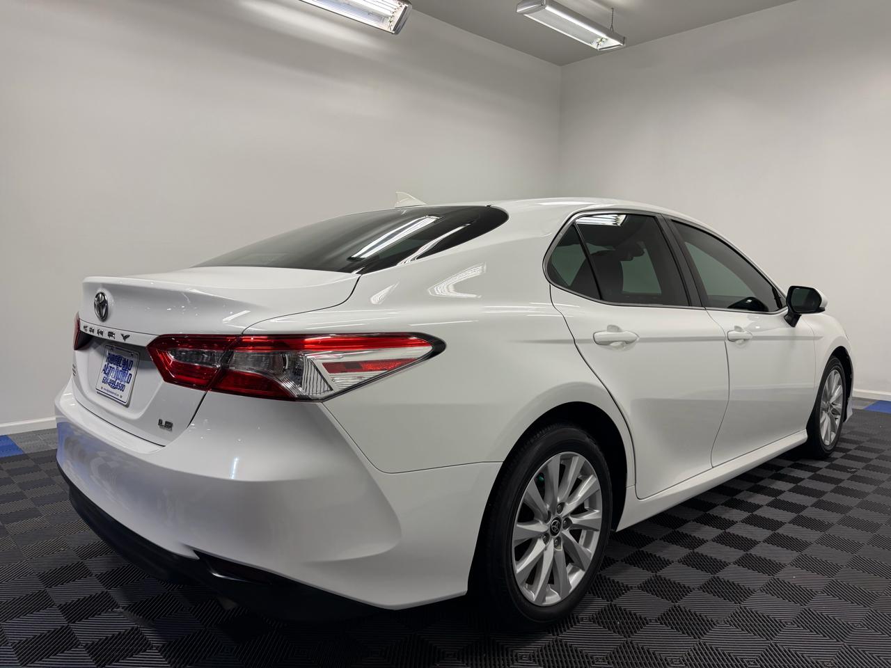 Toyota Camry LE Auto (Natl) 2020
