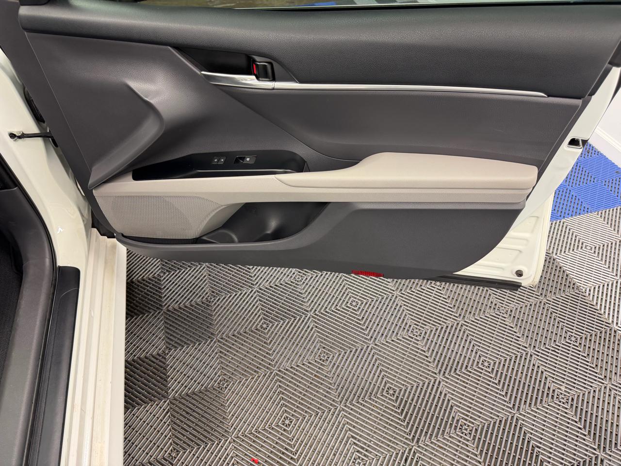 Toyota Camry LE Auto (Natl) 2020