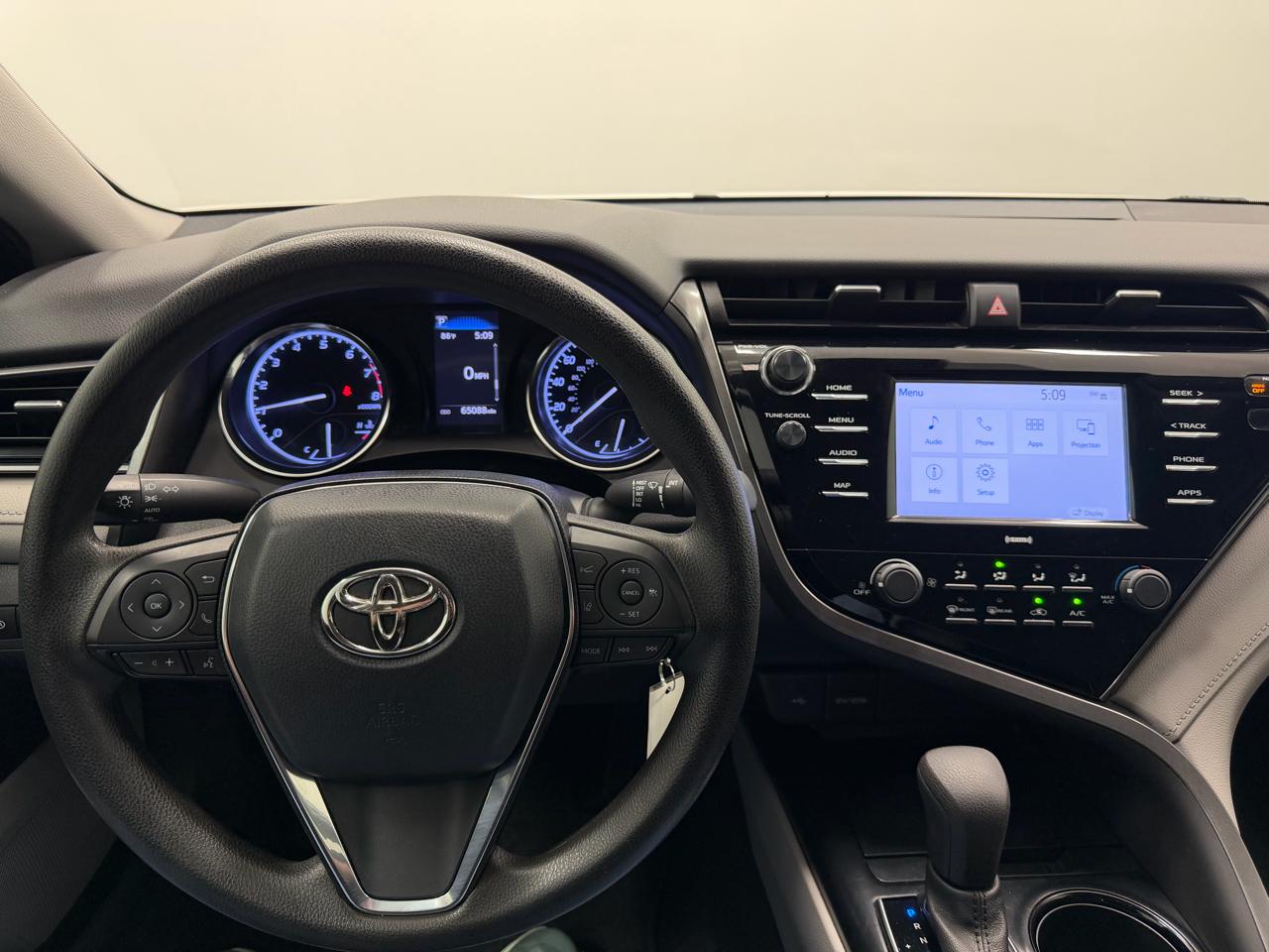 Toyota Camry LE Auto (Natl) 2020