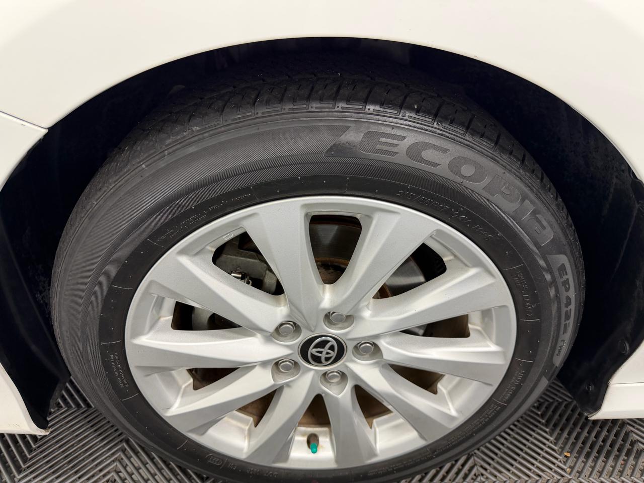 Toyota Camry LE Auto (Natl) 2020