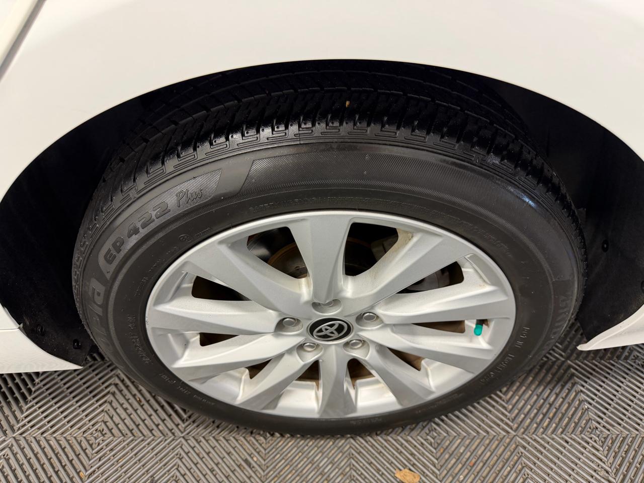 Toyota Camry LE Auto (Natl) 2020