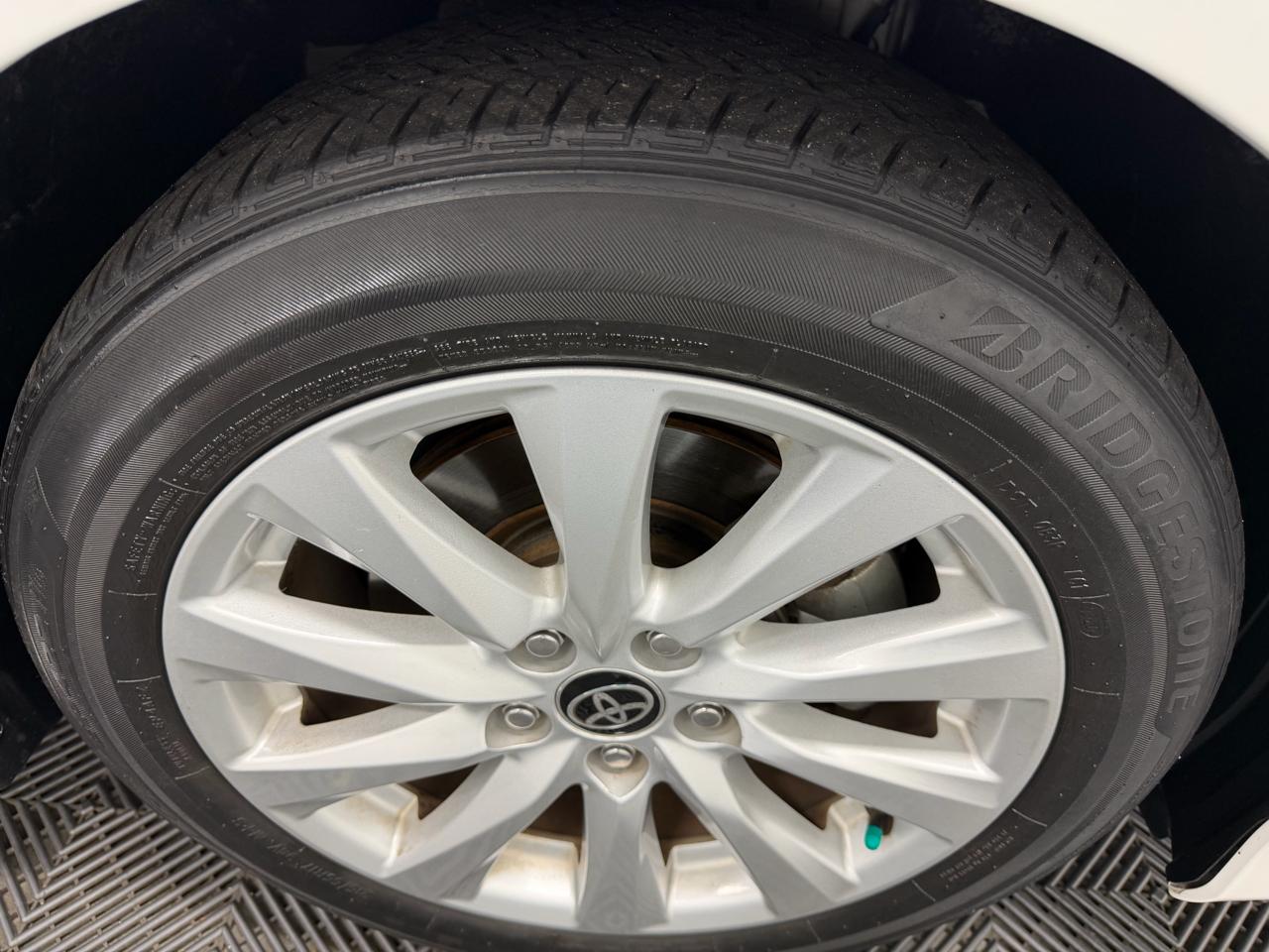Toyota Camry LE Auto (Natl) 2020
