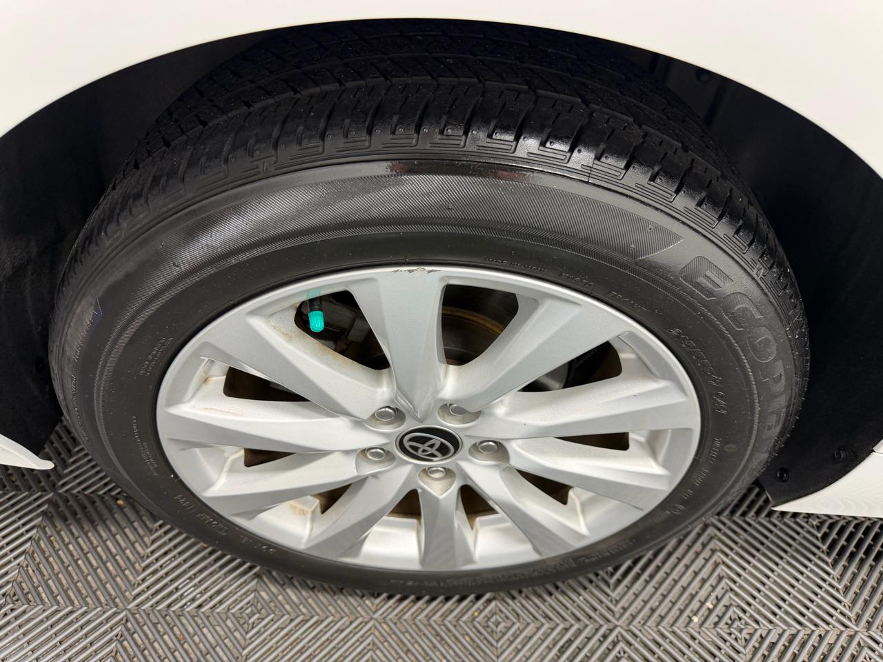 Toyota Camry LE Auto (Natl) 2020