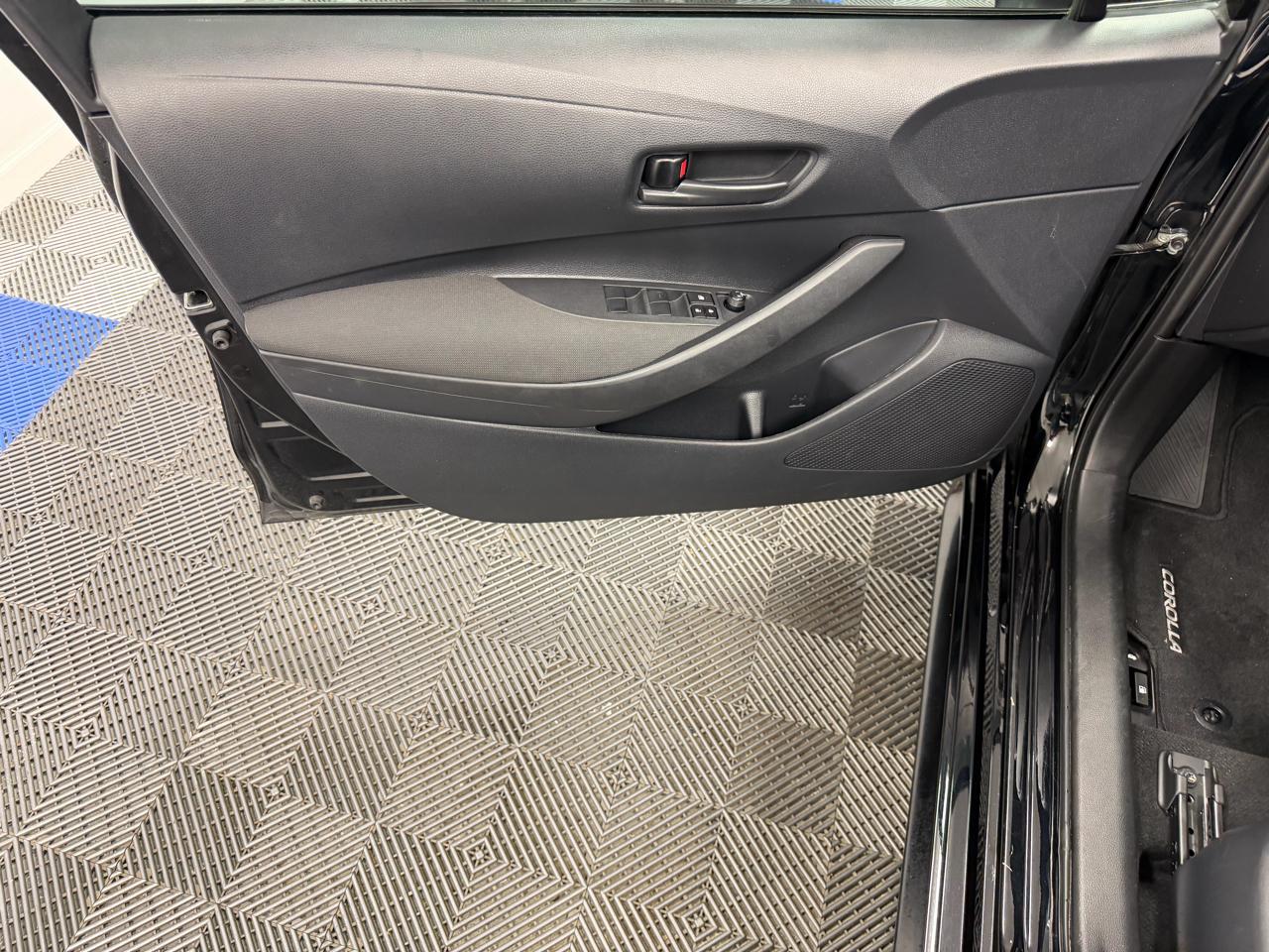 Toyota Corolla LE CVT (Natl) 2024