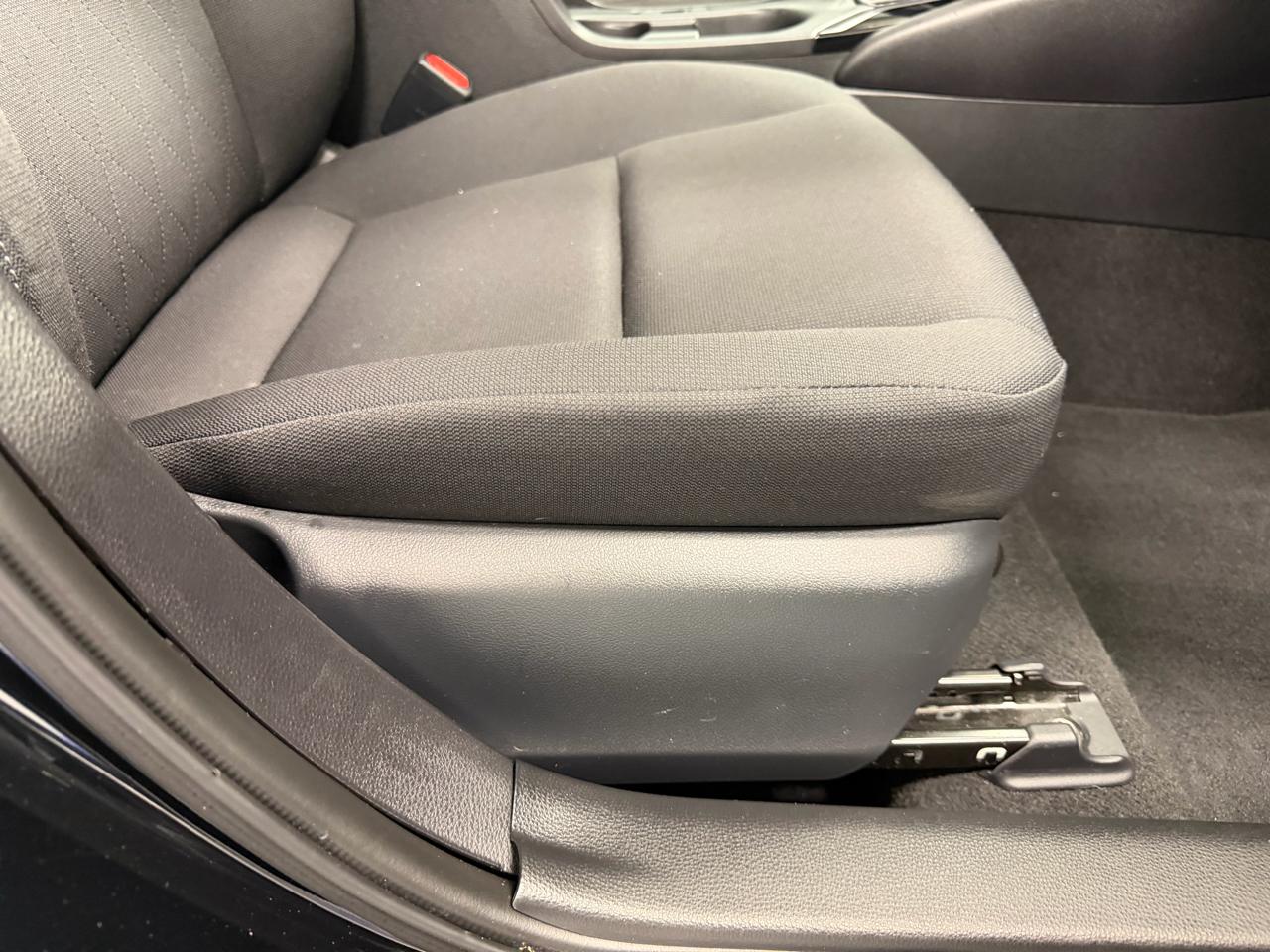 Toyota Corolla LE CVT (Natl) 2024