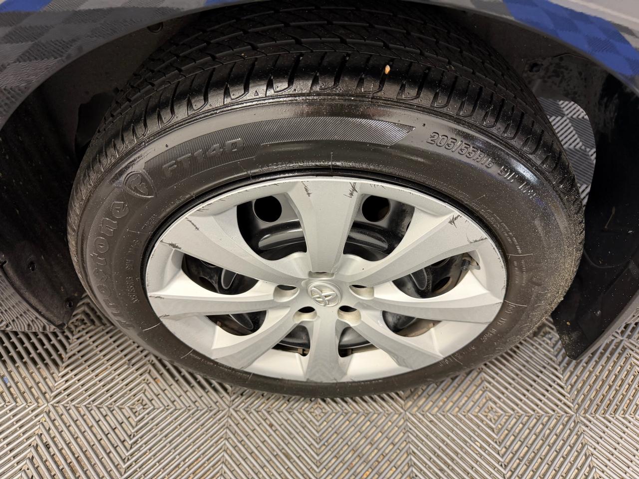 Toyota Corolla LE CVT (Natl) 2024