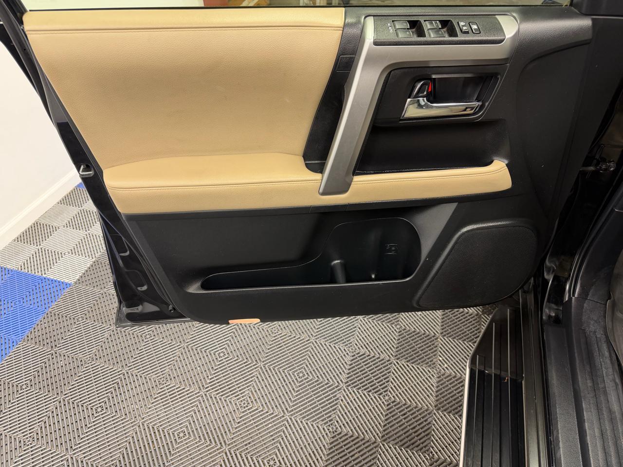 Toyota 4Runner SR5 Premium 2WD (Natl) 2021