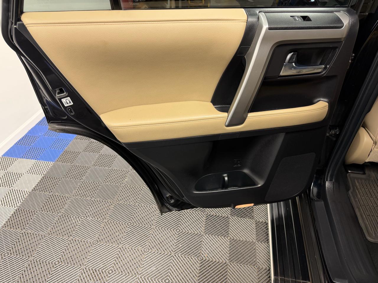 Toyota 4Runner SR5 Premium 2WD (Natl) 2021