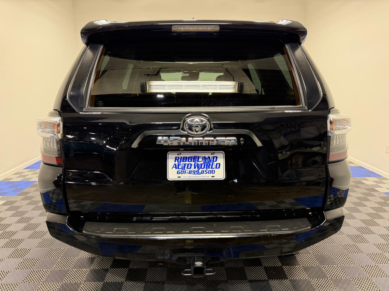 Toyota 4Runner SR5 Premium 2WD (Natl) 2021