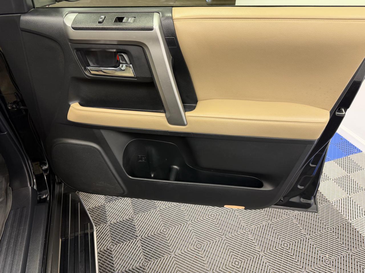 Toyota 4Runner SR5 Premium 2WD (Natl) 2021